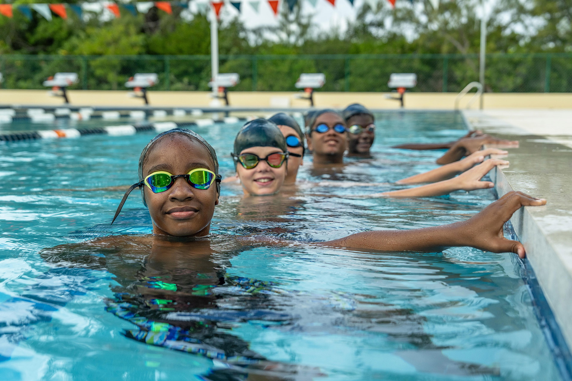 students-swimming-lessons-istci_35